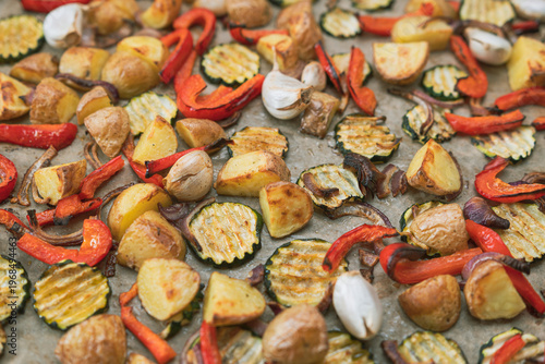 Frisches Ofengemüse mit Olivenoil
