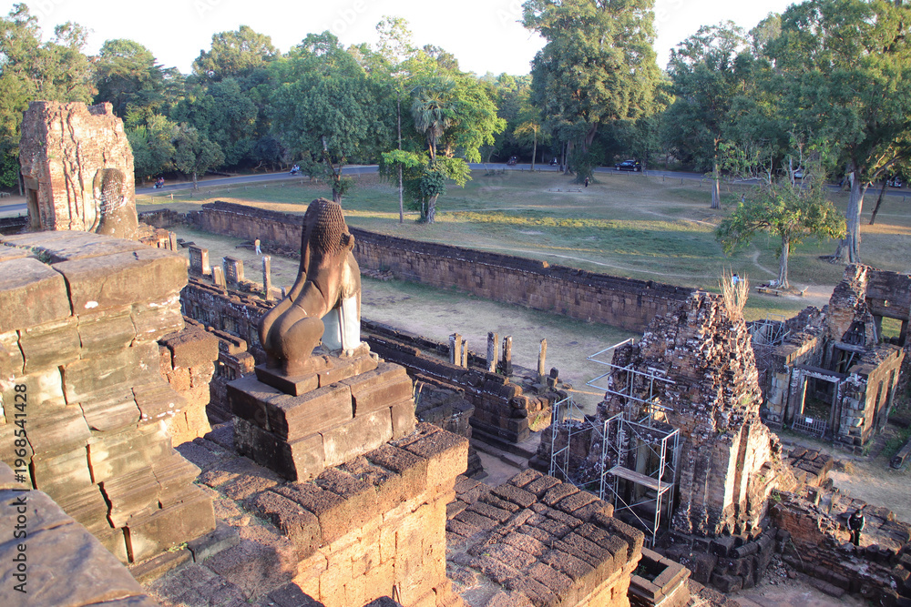 Naklejka premium ruined ancient khmer hindu and buddhist temple (pre rup) in angkor closed to siem reap in cambodia 