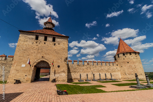 Schilderij op canvas Park in front of Bendery (Tighina) Fortress in Bendery, Transnistria