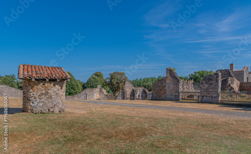Village en ruine de Oradour-sur-Glane dans le Limousin en France.	
