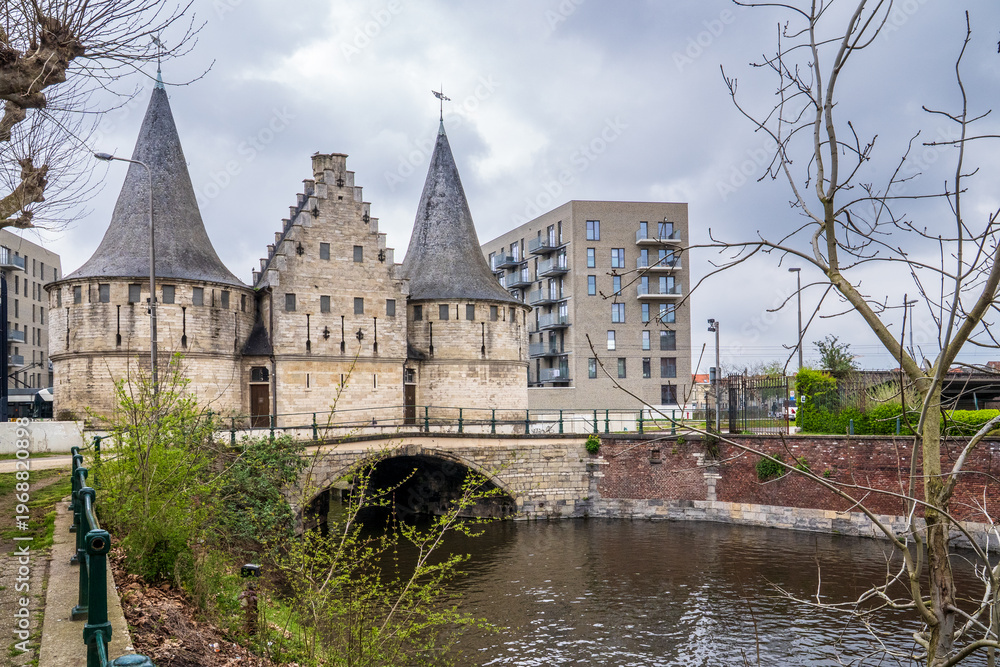 Obraz premium Rabot Fortified Gate and Lieve Canal in Ghent, Belgium