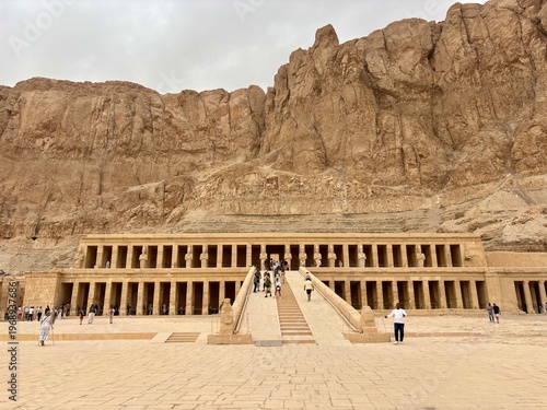 Foto A view from the Temple of Hatshepsut in Luxor, Egypt
