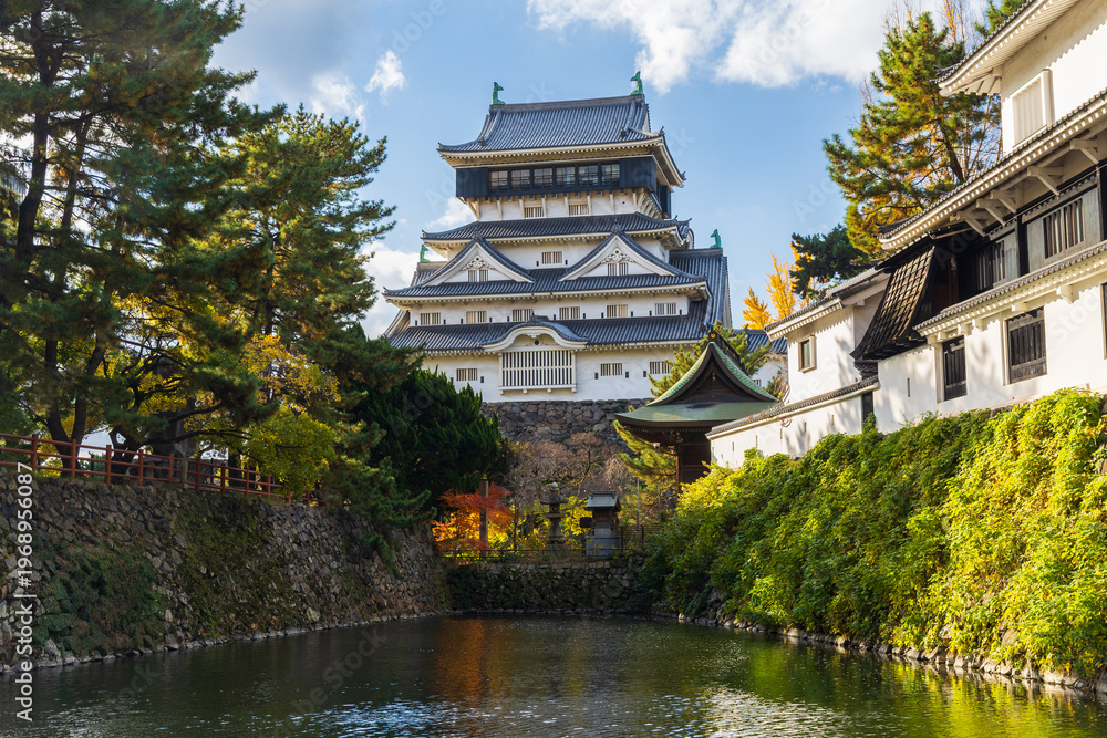 Fototapeta premium 日本の風景・秋 福岡 紅葉の小倉城