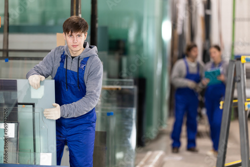 Tableau sur toile During work process, guy employee produces blanks for repairs and interior decoration