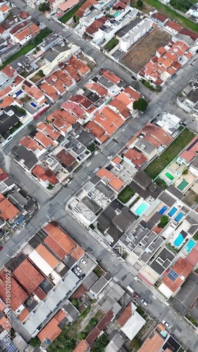 Imagem aérea do bairro Vila Lavínia destacando residências, ruas organizadas e densidade urbana em Mogi das Cruzes