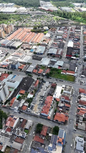 Vista aérea do bairro Vila Lavínia em Mogi das Cruzes com casas, ruas e área residencial densa destacando a urbanização no Alto Tietê paulista