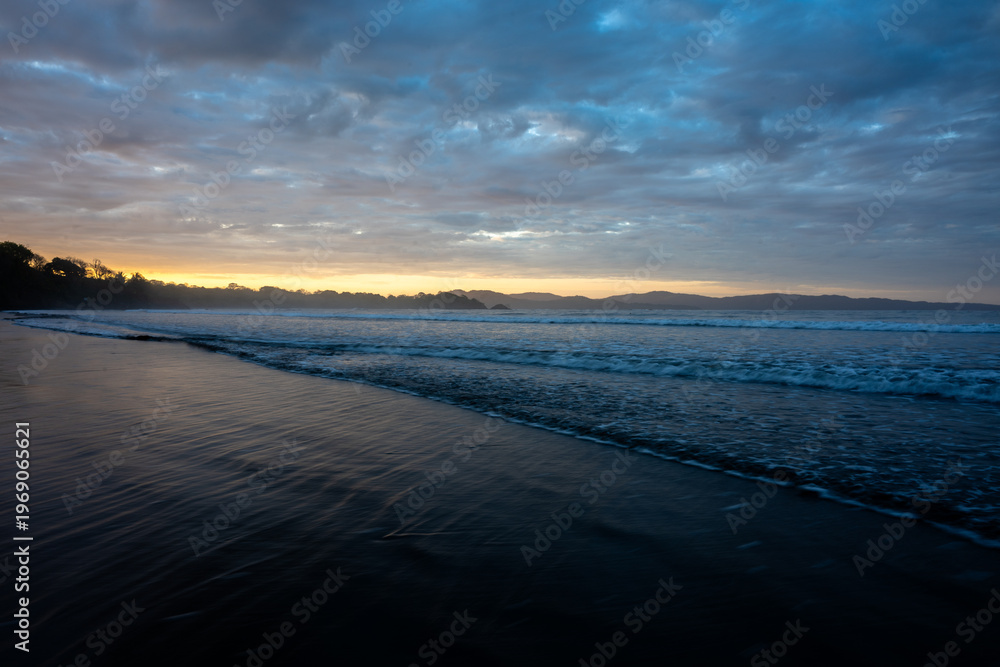 Obraz premium Playa Estero, Santa Catalina, Panama at sunrise