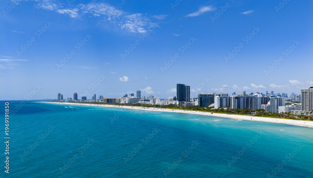 Obraz premium Miami beach with turquoise waters. Aerial view of sandy coastline and waves. Tropical Miami Beach scene with sandy beach.