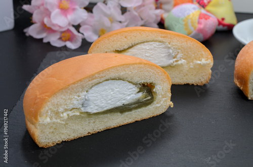 花見のおやつに抹茶あんぱんホイップ