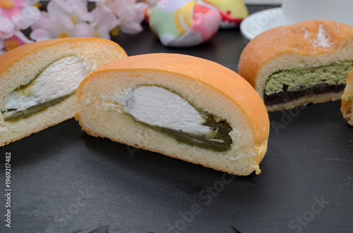 花見のおやつに抹茶あんぱんホイップと抹茶ドーナツ