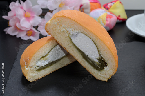 花見のおやつに抹茶あんぱんホイップ