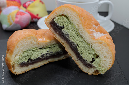 花見のおやつに抹茶ドーナツ