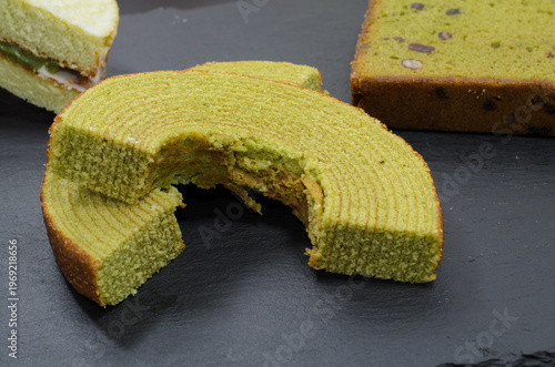 花見のおやつに抹茶バームクーヘンと抹茶パウンドケーキと抹茶ケーキ