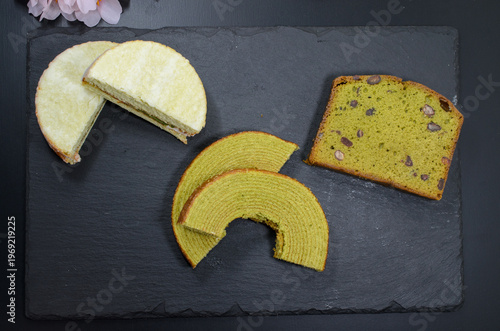 花見のおやつに抹茶バームクーヘンと抹茶パウンドケーキと抹茶ケーキ