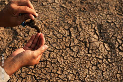 Cuadro en lienzo Water scarcity concept: Filling Plastic Bottle from Faucet in Dry Cracked Land a