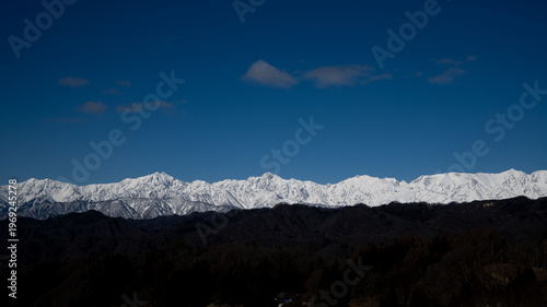 白馬村から望む冬の北アルプス