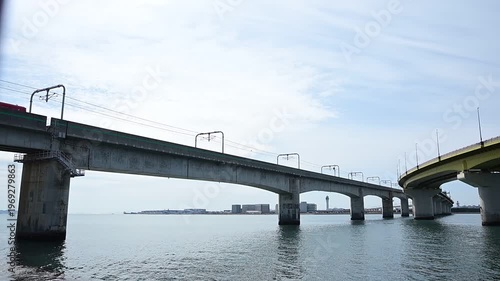 中部国際空港連絡鉄道橋の上で離合する名鉄電車（名鉄空港線 りんくう常滑 - 中部国際空港, 2026年3月）