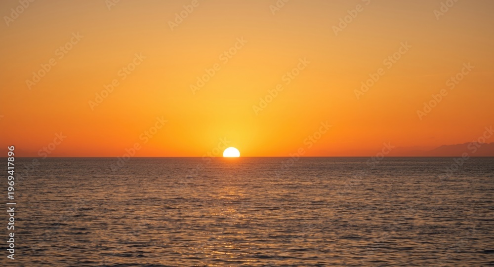Fototapeta premium Sun nearing horizon with calm ocean foreground