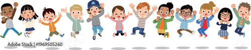 横一列でジャンプする様々な国、様々な人種の子どもたち