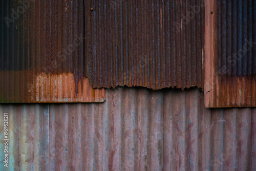 Industrial background texture of rusty corrugated metal, seng berkarat untuk latar belakang industri