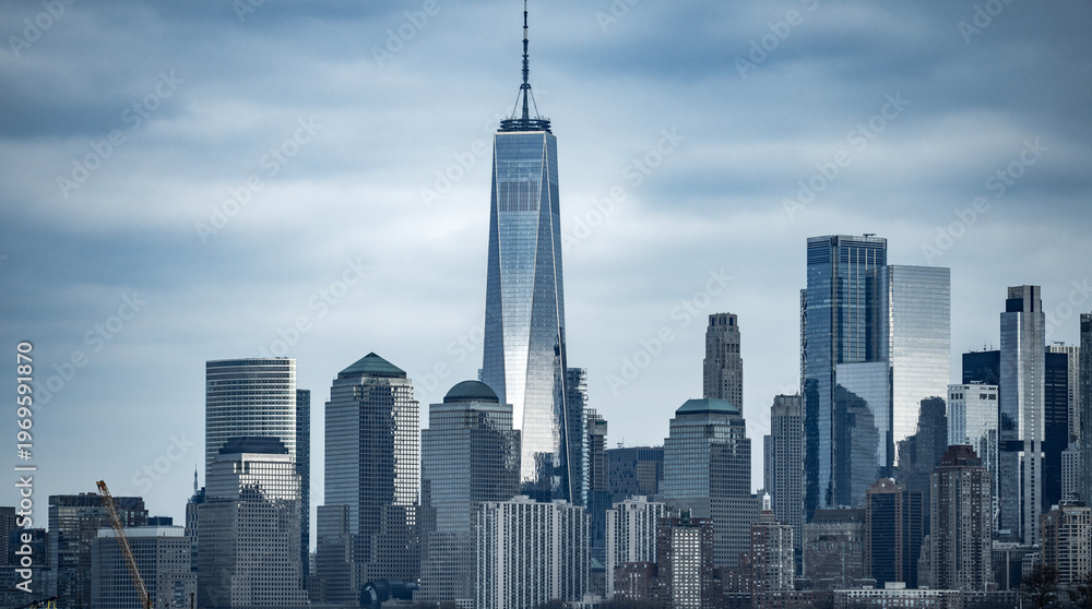 Fototapeta premium Manhattan skyscrapers in warm sunlight in New York. Manhattan skyline above Hudson in New York. Manhattan city skyline panorama in New York. Manhattan American city with famous skyscrapers.
