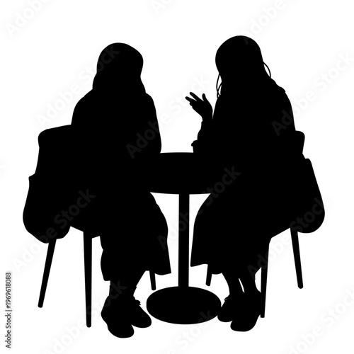 カフェでおしゃべりをしている二人の女性　シルエット