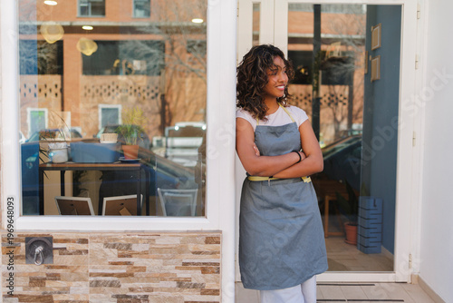 Cuadro en lienzo Young woman business owner smiling standing outside cafe