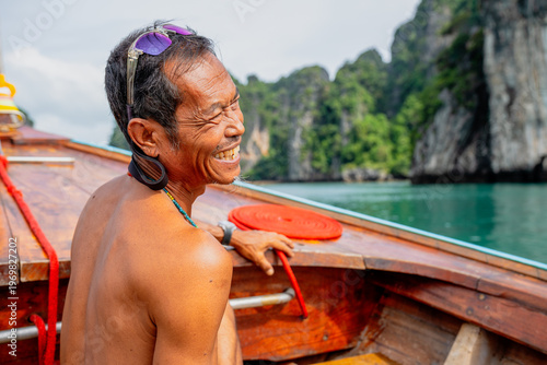 Bilde på lerret Thai boatman smiling enjoying longtail boat ride