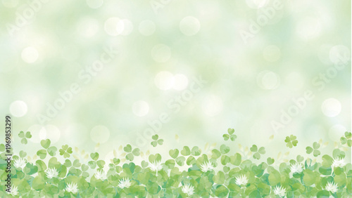 透明感のある四つ葉のクローバーのフレームイメージ