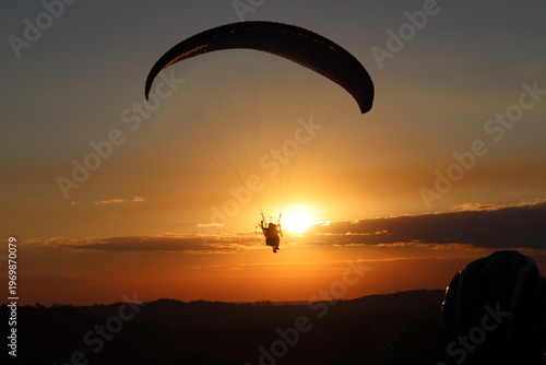 Não fazemos apenas uma foto com uma câmera. Nós trazemos para o ato de fotografar todas as imagens que vimos, os livros que lemos, as músicas que ouvimos, as pessoas que amamos.