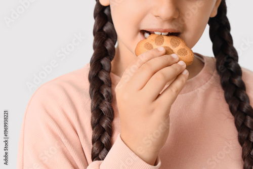 Little girl eating paw shap...
