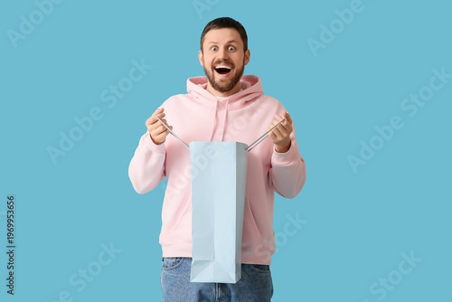Surprised young man with sh...