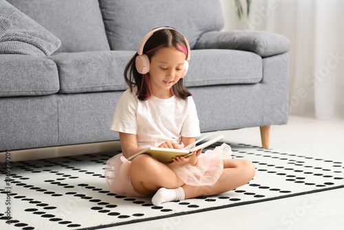 Cute little Asian girl in h...