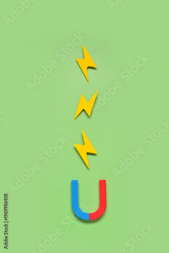 Horseshoe shaped magnet wit...