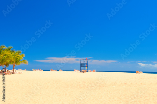 Boa Vista, Cabo Verde África: - 22 de marzo de 2026: Praia Lacacao in Boa Vista, Capo Verde is a stunning beach with crystal clear waters and white sand. This was on a hot sunny afternoon.  Hot day.