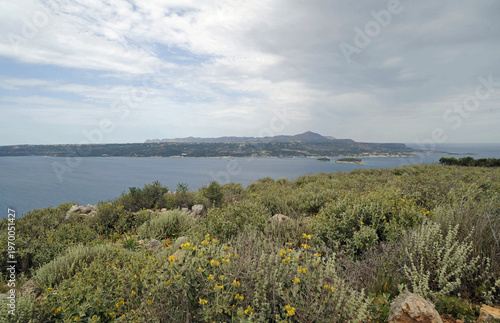 Canvas Print La rade vue depuis la porte principale de la cité antique d'Aptera à Souda près