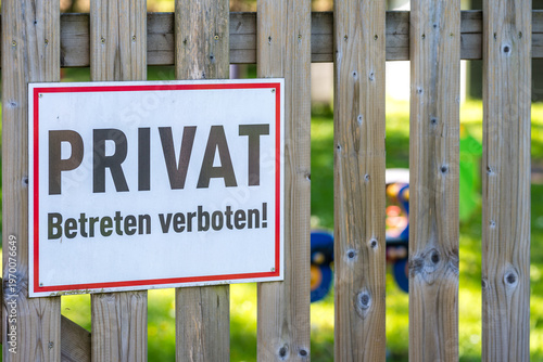 Schild Privat Betreten verboten!
