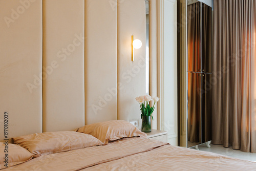 Obraz na plátně Serene bedroom adorned with gentle lighting and natural decor elements