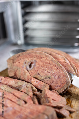 Photos cooking beef lung, slicing and drying treats