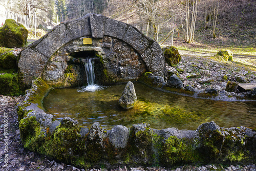 Die Grauentalquelle im Schäftertal bei Böttingen auf der Schwäbischen Alb