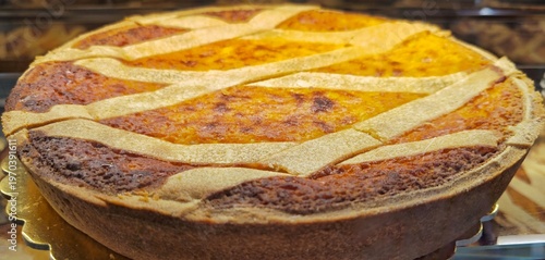 Foto Italian Easter pastiera napoletana traditional ricotta and wheat cake close up