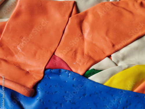 Tableau sur toile Primer plano de globos de látex desinflados con texturas rugosas y pliegues en c