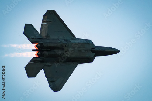 military jet fighter f22