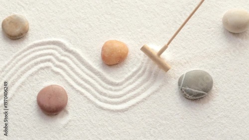 Making zen pattern in white sand
