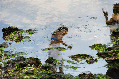Foto Reflection of the faithful in the tidal water