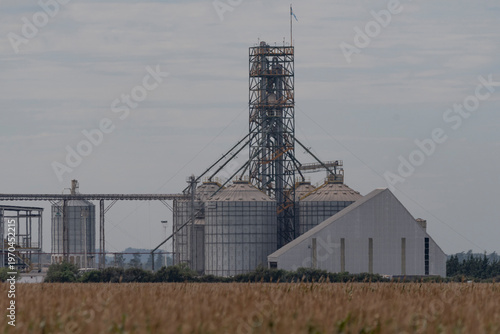 Silos de acopio y producción, argentina, campo, industria