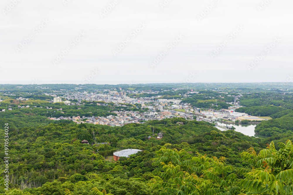 Obraz premium 5月下旬の横山展望台・志摩の町並み（三重県志摩）