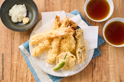 天ぷら盛り合わせ 海老・白身魚・なす・ししとう・さつまいも