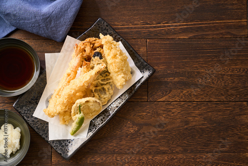 天ぷら盛り合わせ 海老・白身魚・なす・ししとう・さつまいも