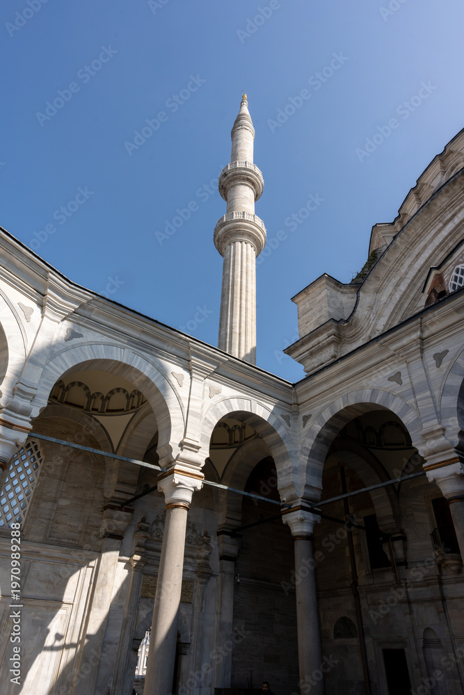 Fototapeta premium Blue Mosque of Istanbul with iconic Islamic architecture